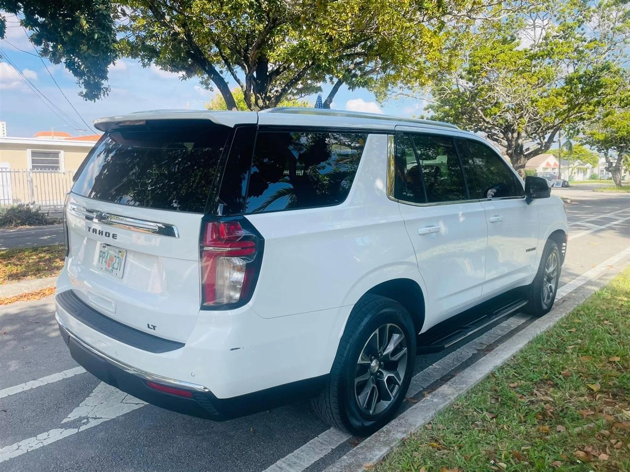 Chevrolet Tahoe - Thumbnail 6