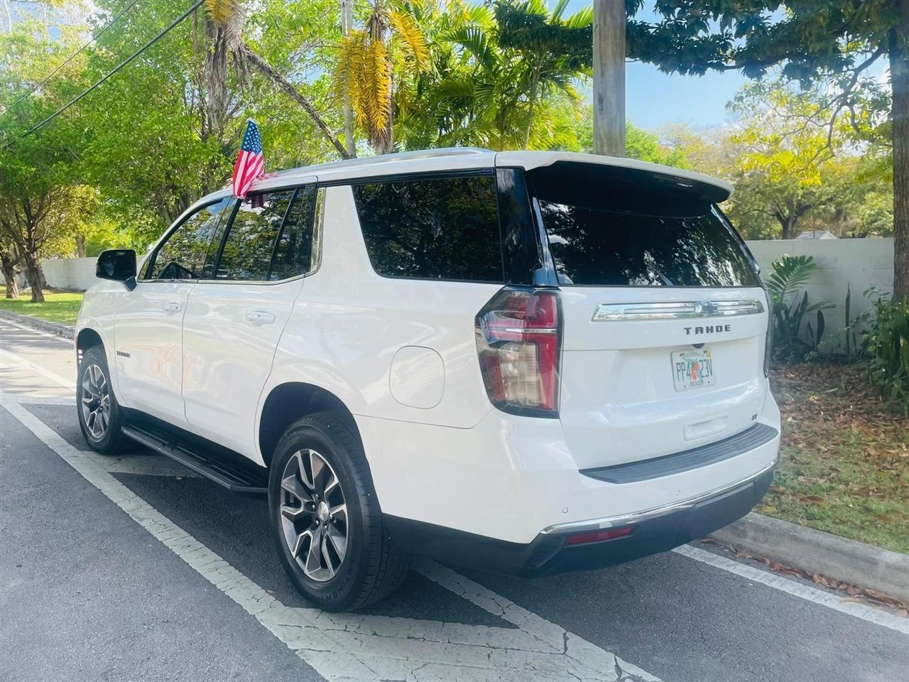 Chevrolet Tahoe - Thumbnail 4