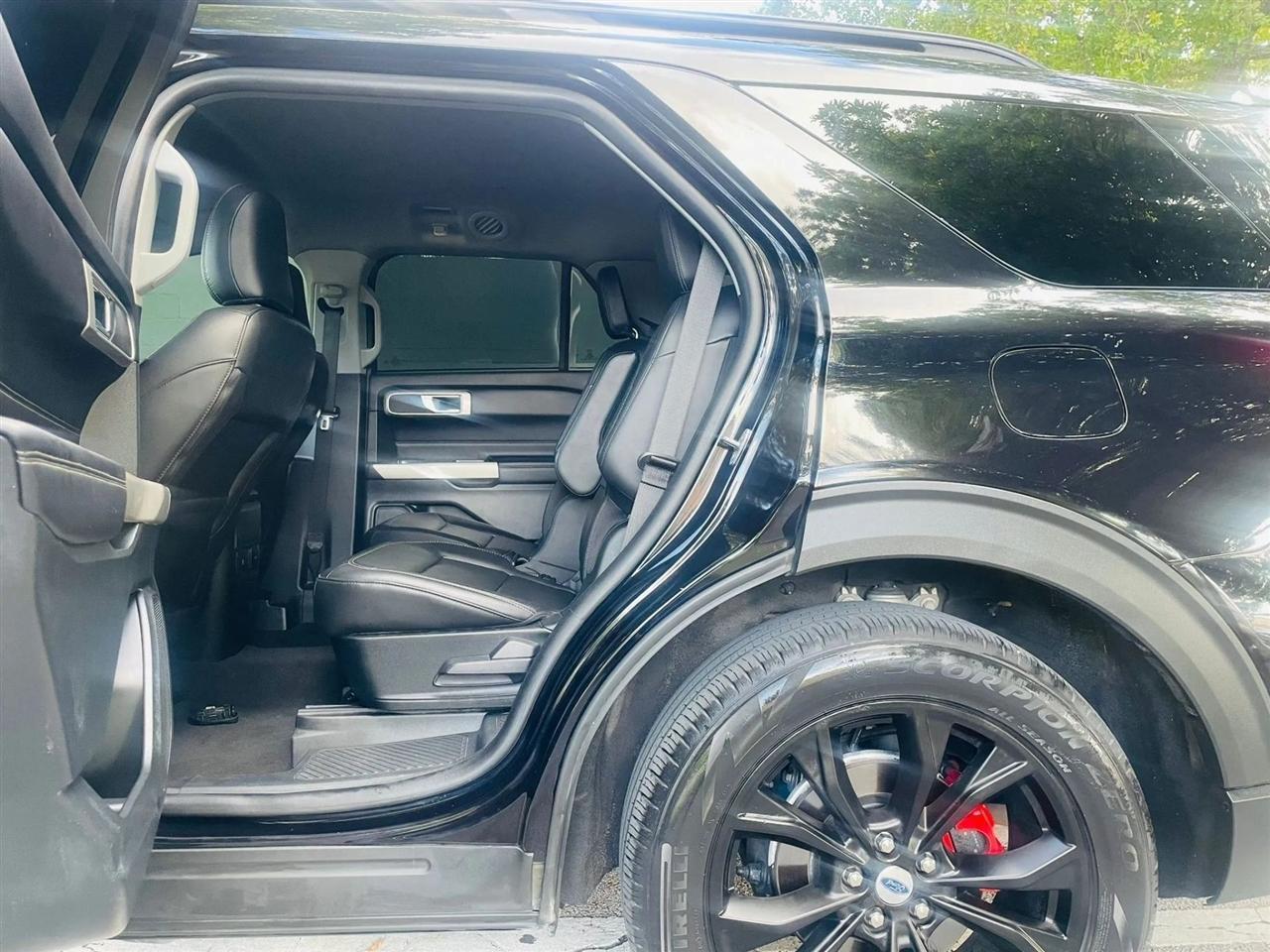 Ford Explorer - Thumbnail 7