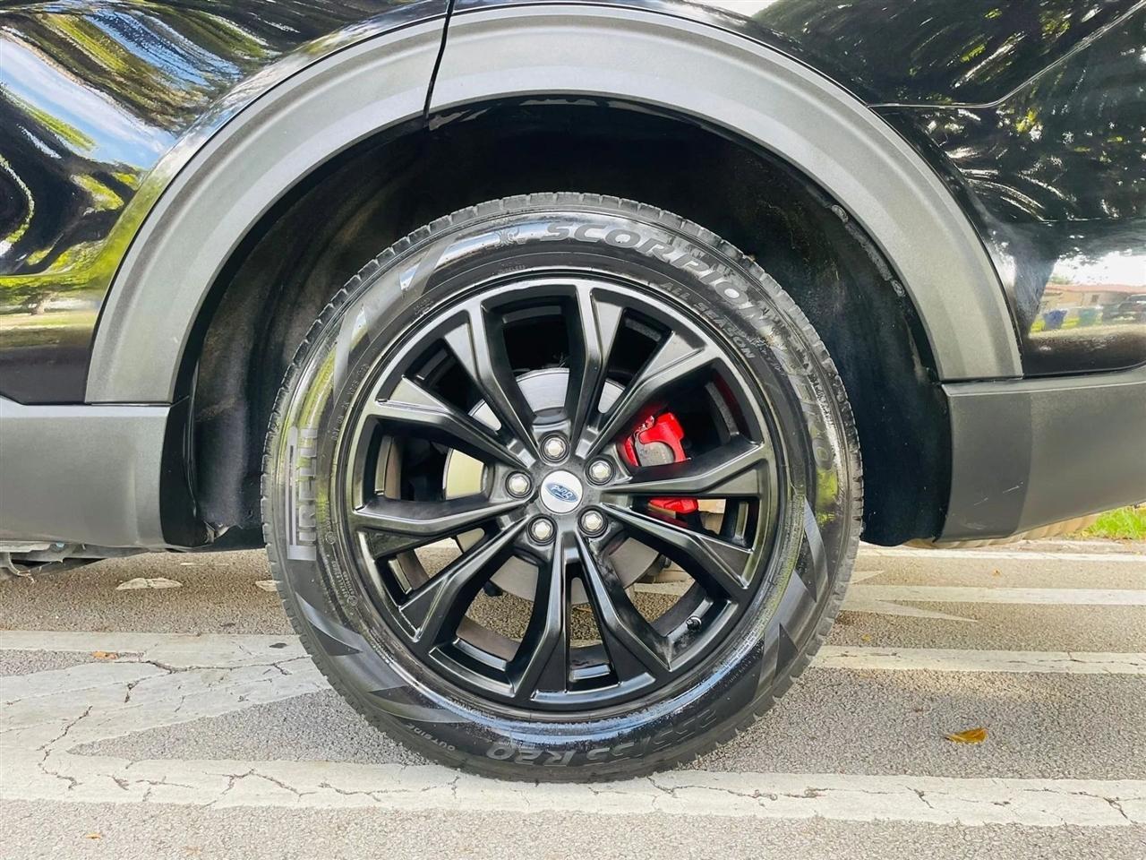 Ford Explorer - Thumbnail 2