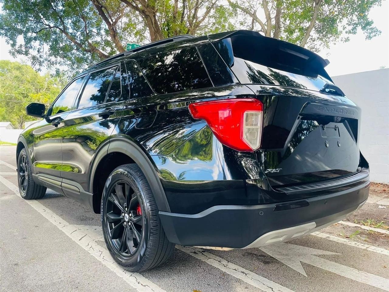 Ford Explorer - Thumbnail 11