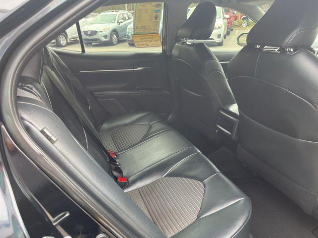 Toyota Camry - Thumbnail 11