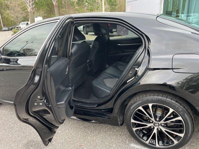 Toyota Camry - Thumbnail 17