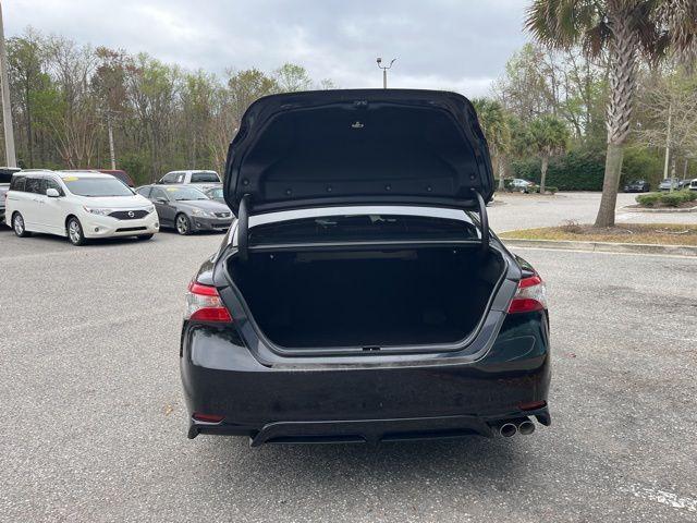 Toyota Camry - Thumbnail 5