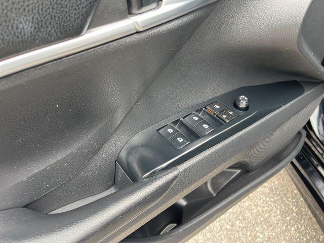 Toyota Camry - Thumbnail 19
