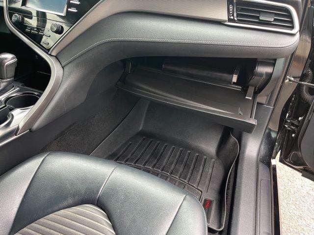 Toyota Camry - Thumbnail 16