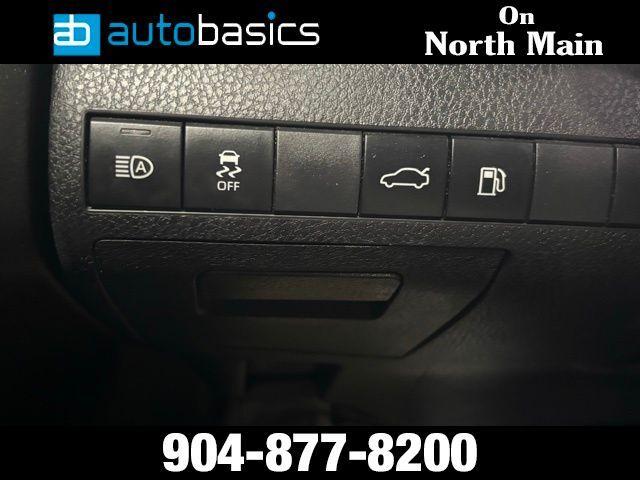 Toyota Camry - Thumbnail 19