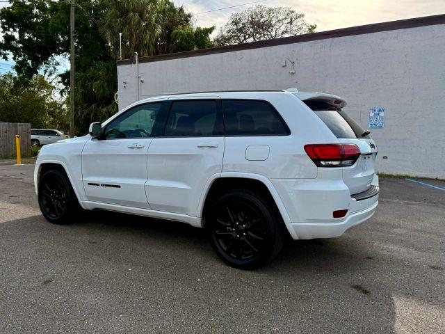 JEEP GRAND CHEROKEE - Thumbnail 3