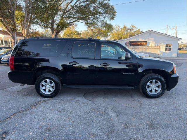 GMC YUKON XL 1500 - Thumbnail 4