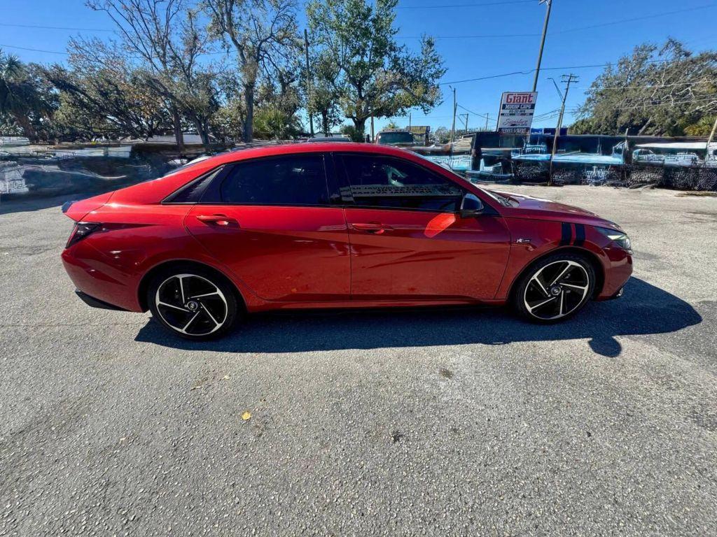 Hyundai Elantra - Thumbnail 13