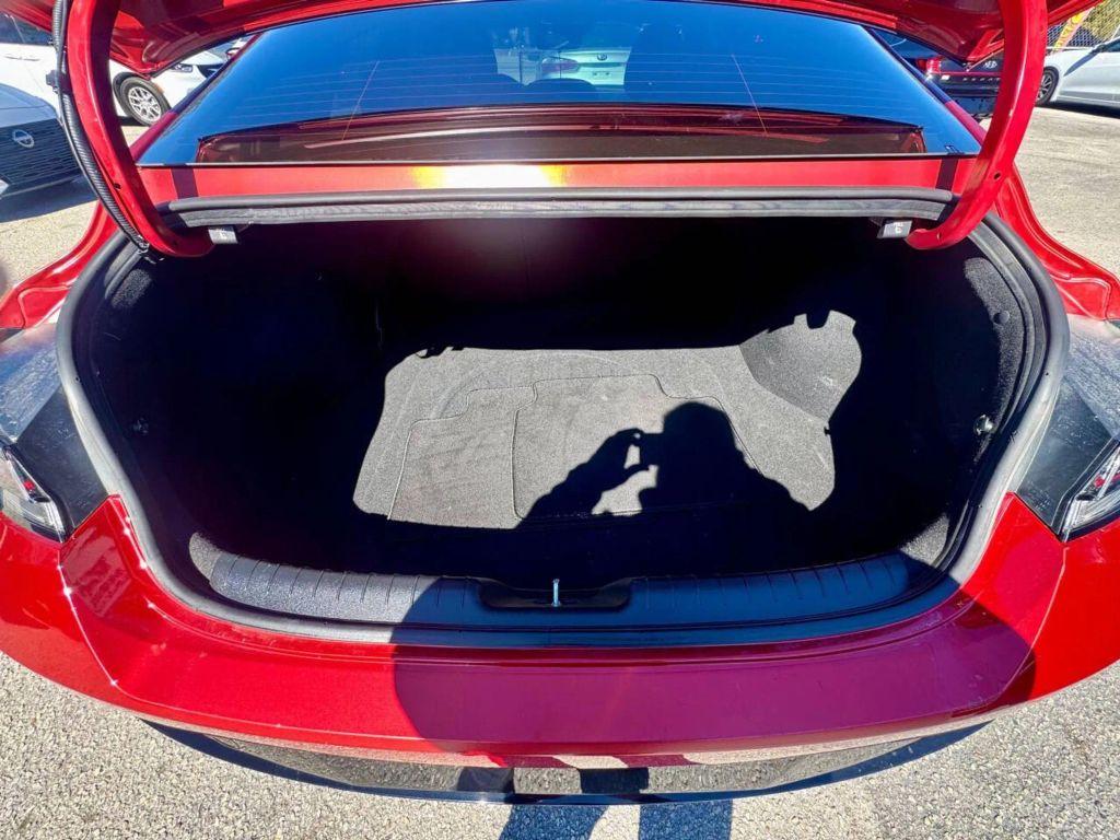 Hyundai Elantra - Thumbnail 19