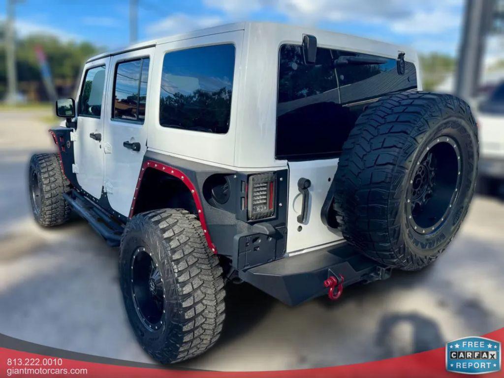 Jeep Wrangler - Thumbnail 13