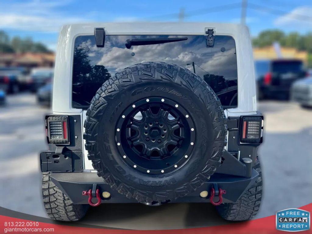 Jeep Wrangler - Thumbnail 12