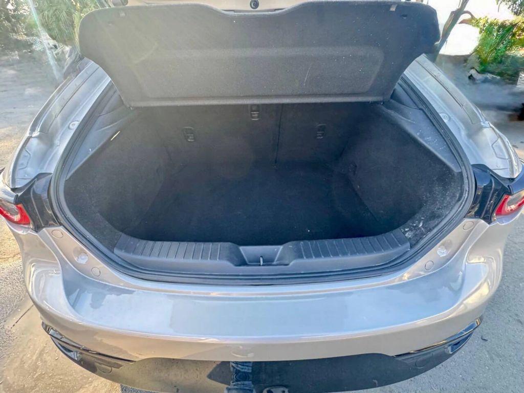 Mazda Mazda3 - Thumbnail 18