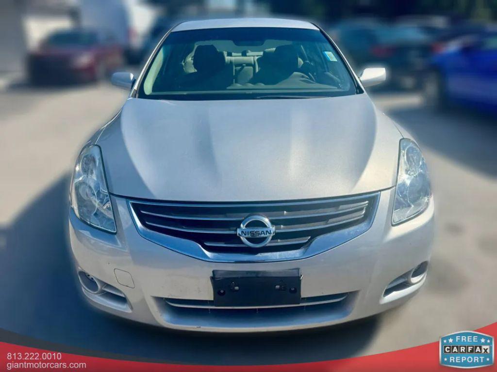 Nissan Altima - Thumbnail 8