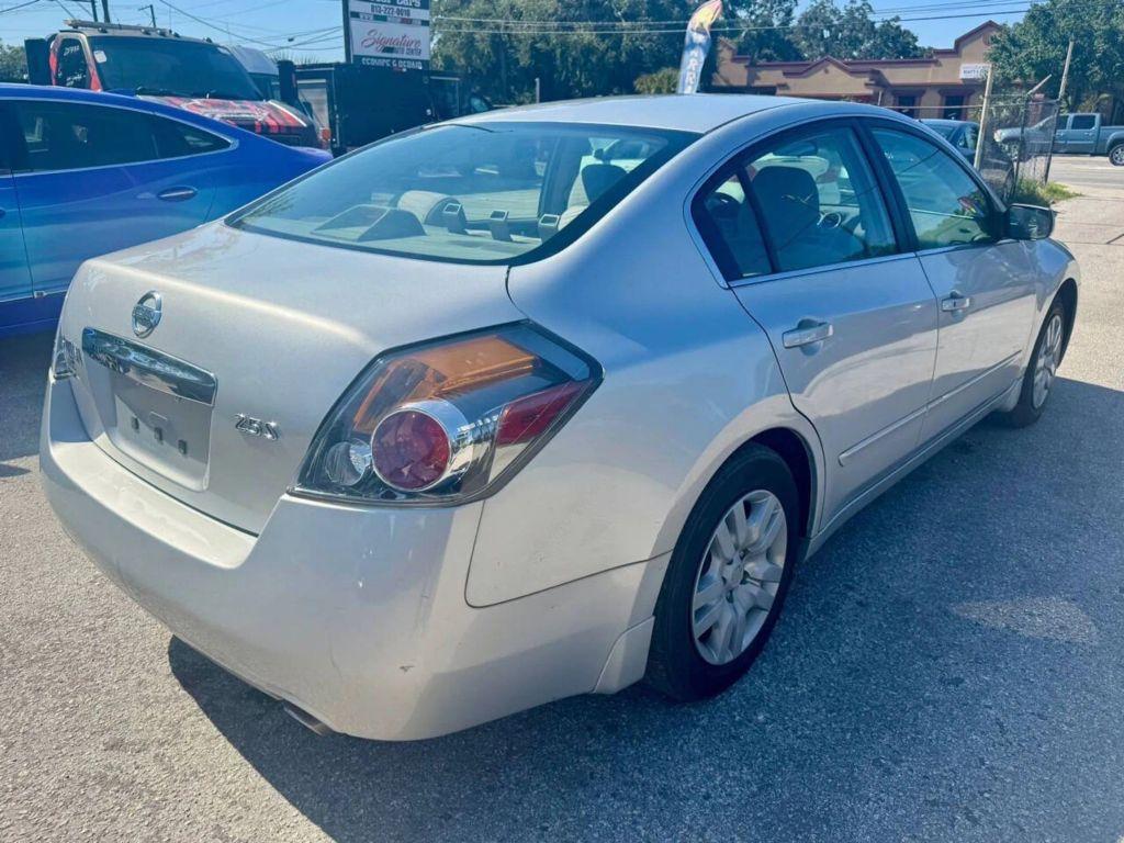 Nissan Altima - Thumbnail 18