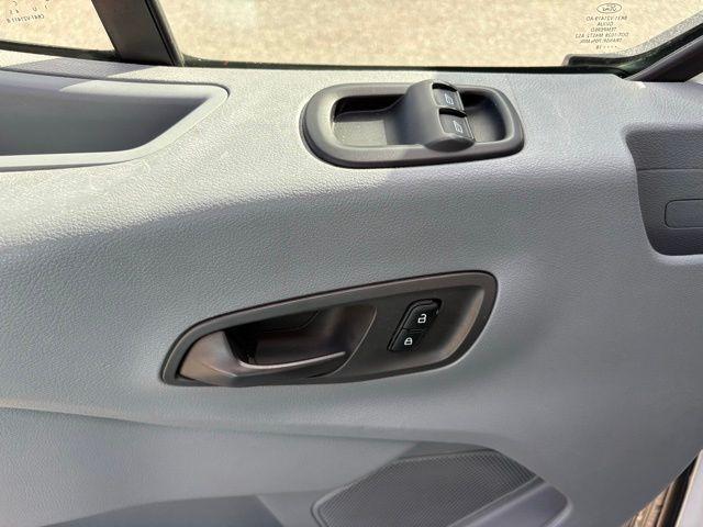 Ford Transit-250 - Thumbnail 13