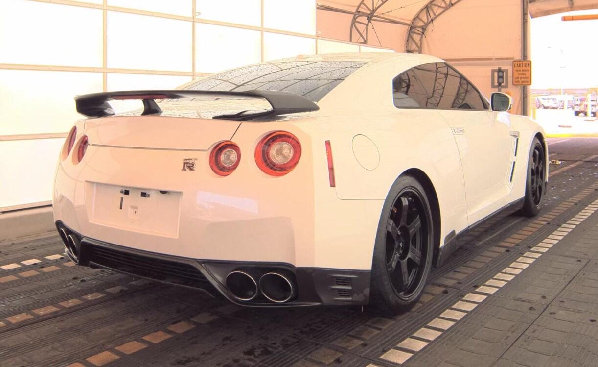 Nissan Gt-R Premium - Thumbnail 10