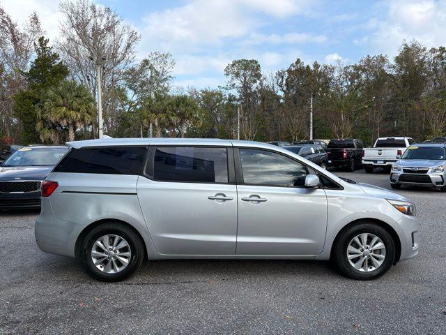 Kia Sedona - Thumbnail 7