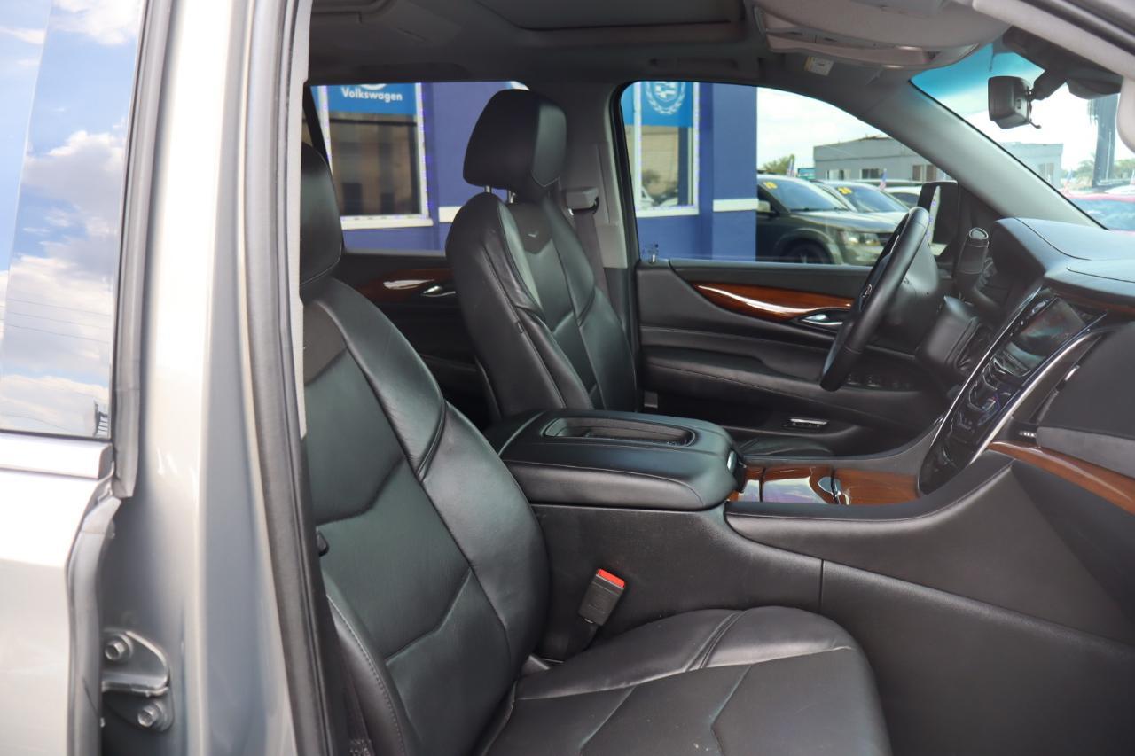 Cadillac Escalade2Wd 4Dr Luxury - Thumbnail 17