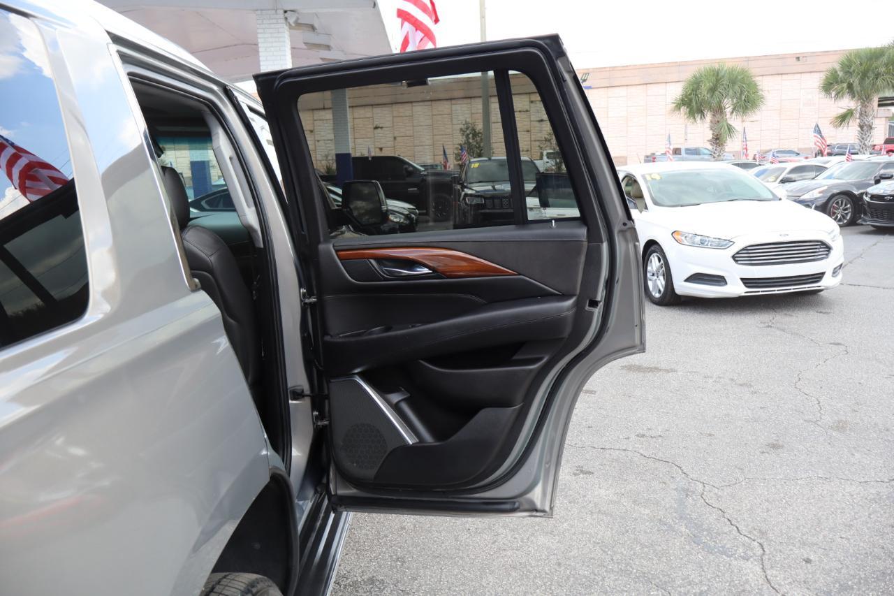 Cadillac Escalade2Wd 4Dr Luxury - Thumbnail 13