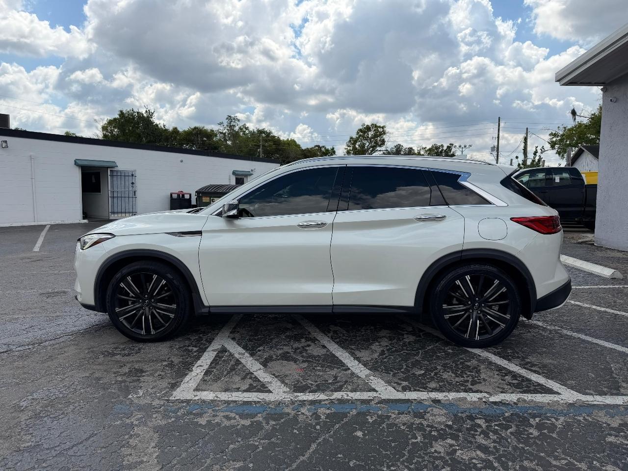 Infiniti Qx50Luxe - Thumbnail 4