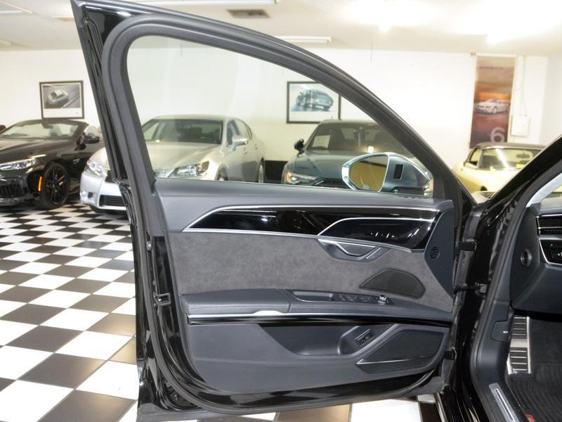 Audi S8 *Executive*Driver Assist*Cold Weather*26K Mi* - Thumbnail 17