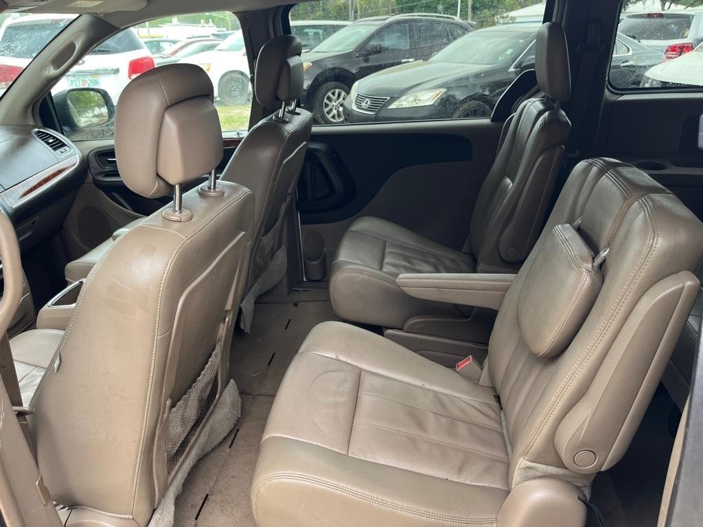 Chrysler Town & Country Touring - Thumbnail 10