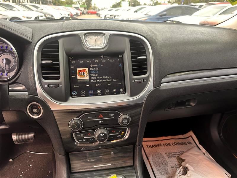 Chrysler 300Touring - Thumbnail 12