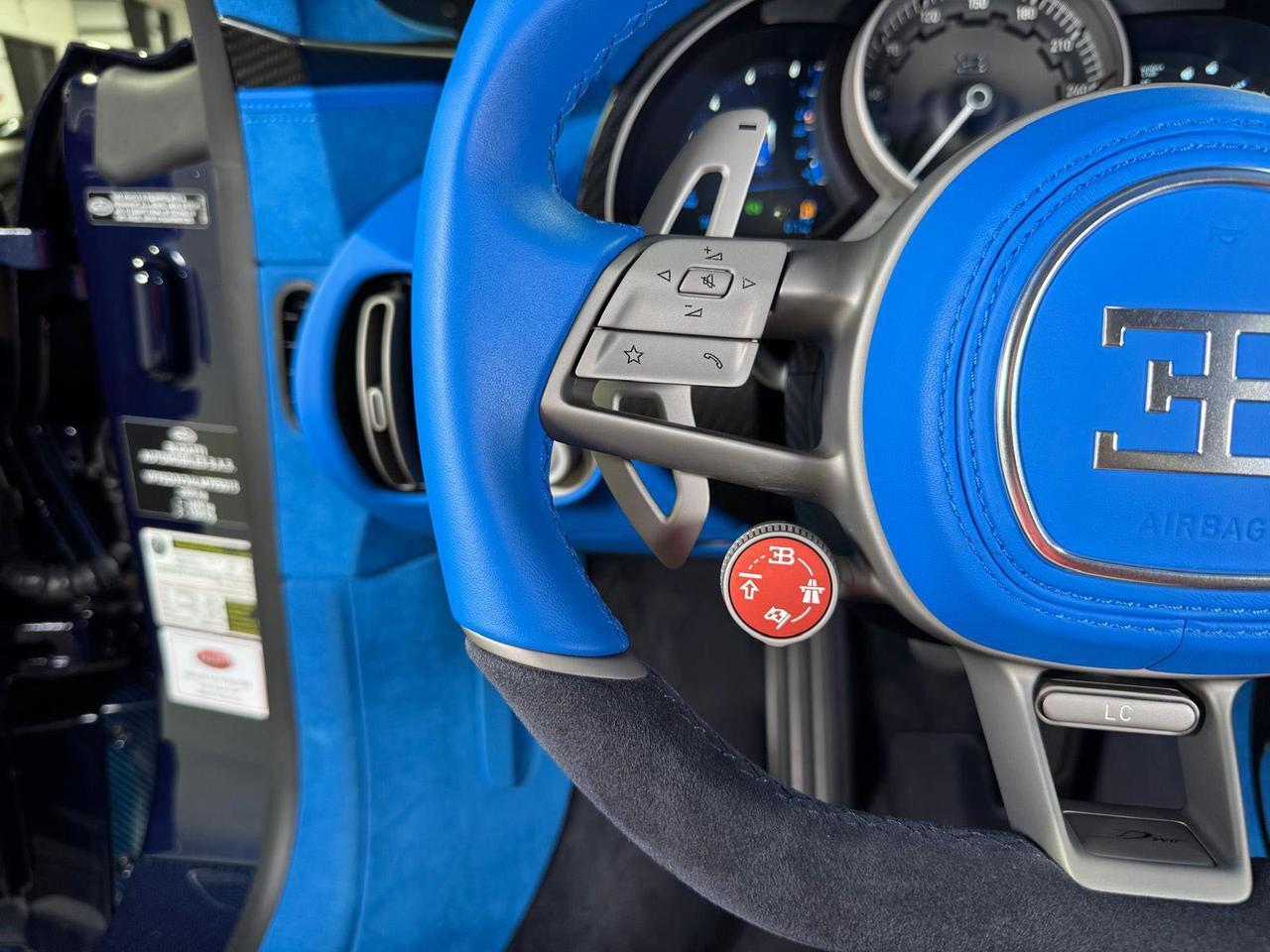 Bugatti Divo - Thumbnail 17