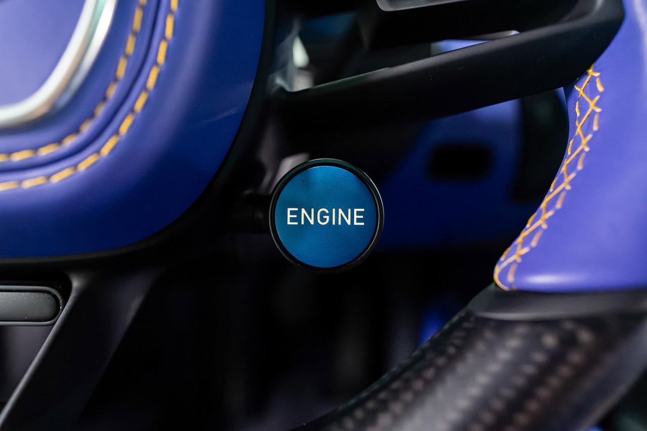 Bugatti Chiron - Thumbnail 19