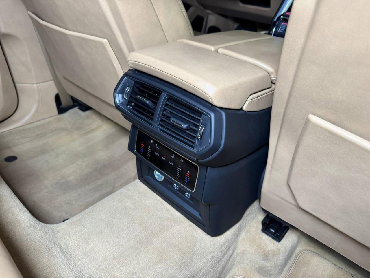 Lamborghini Urus - Thumbnail 15