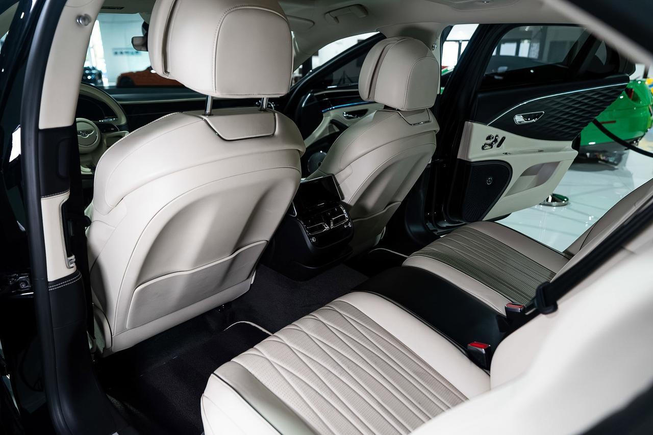 Bentley Flying Spur - Thumbnail 11