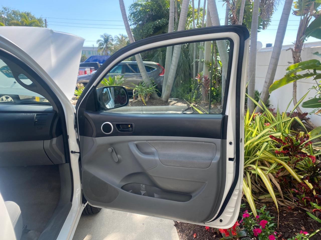 Toyota Tacoma - Thumbnail 12