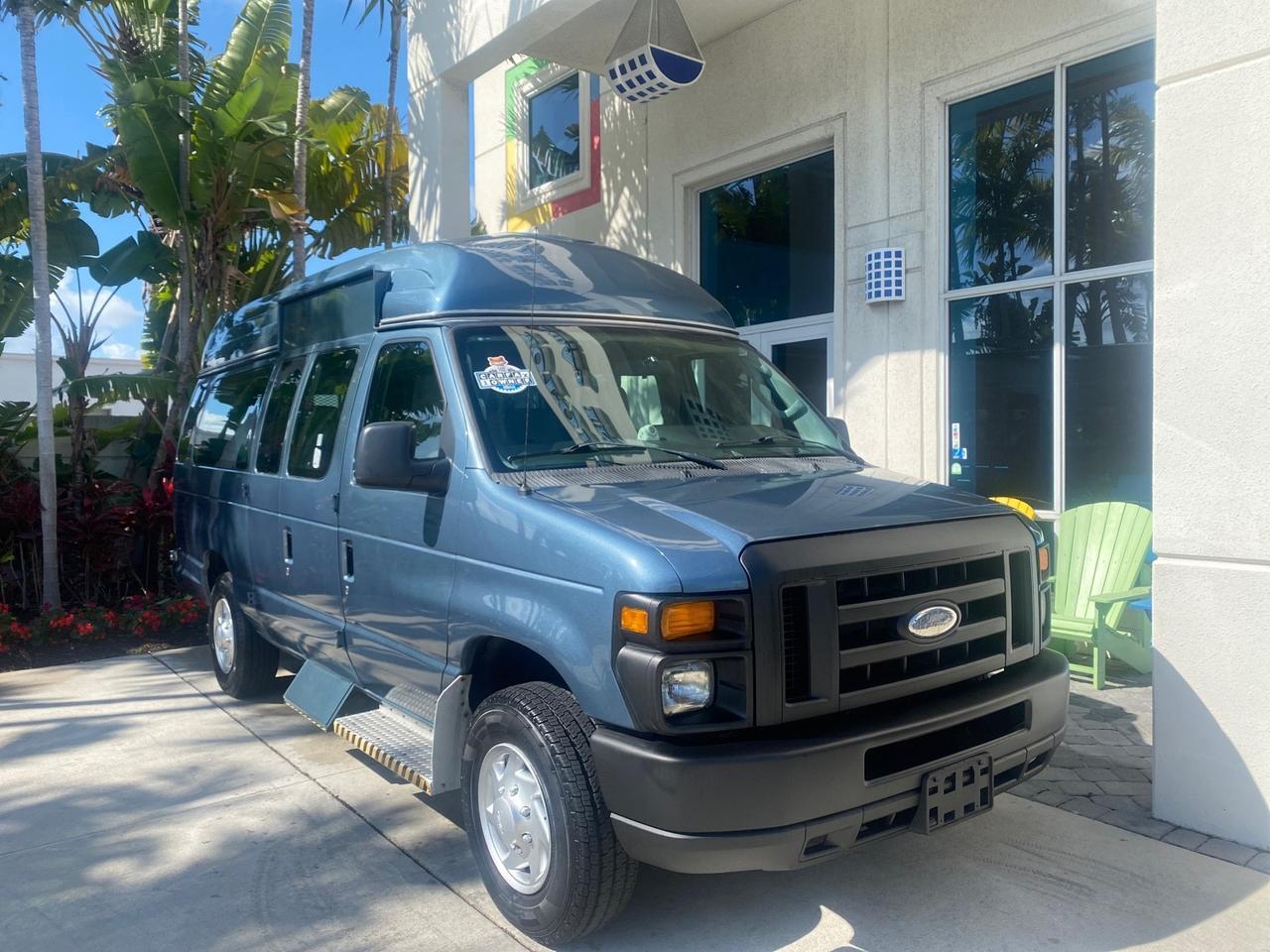 Ford Econoline E 350 - Thumbnail 2