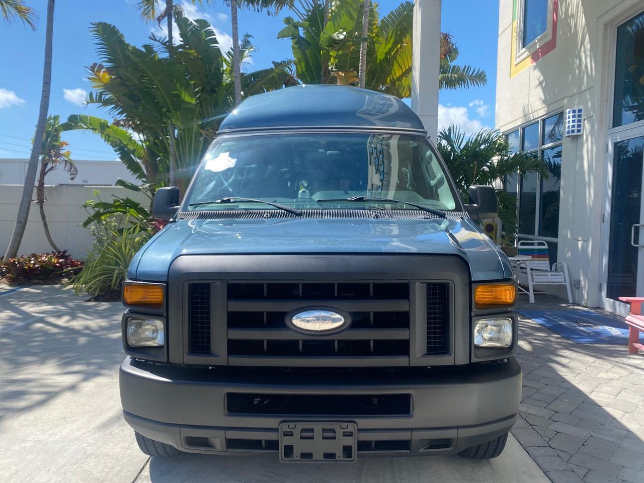Ford Econoline E 350 - Thumbnail 3
