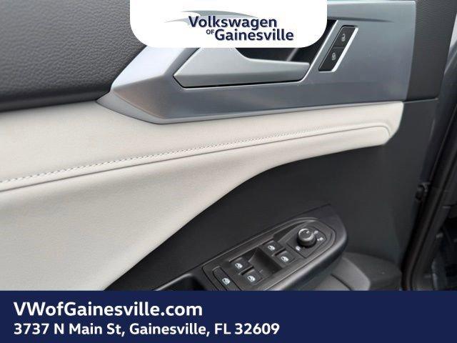 Volkswagen Taos Se Fwd Sport Utility - Thumbnail 14