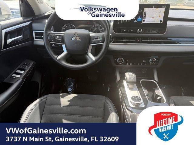 Mitsubishi Outlander Se With Navigation - Thumbnail 17