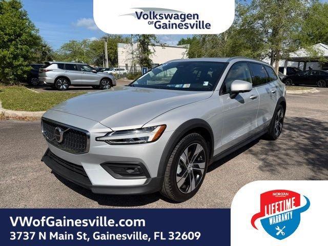 Volvo V60 Cross Country Plus With Navigation & Awd - Thumbnail 4