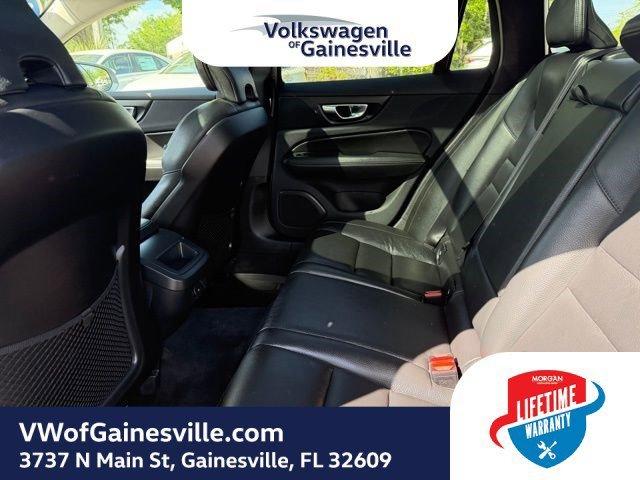 Volvo V60 Cross Country Plus With Navigation & Awd - Thumbnail 12