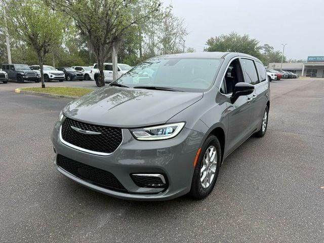 Chrysler Pacifica Select FWD - View 1