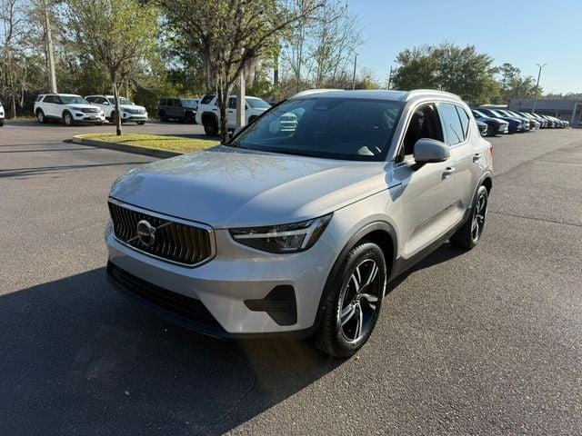 Volvo XC40 B5 AWD Core Bright Theme - View 1