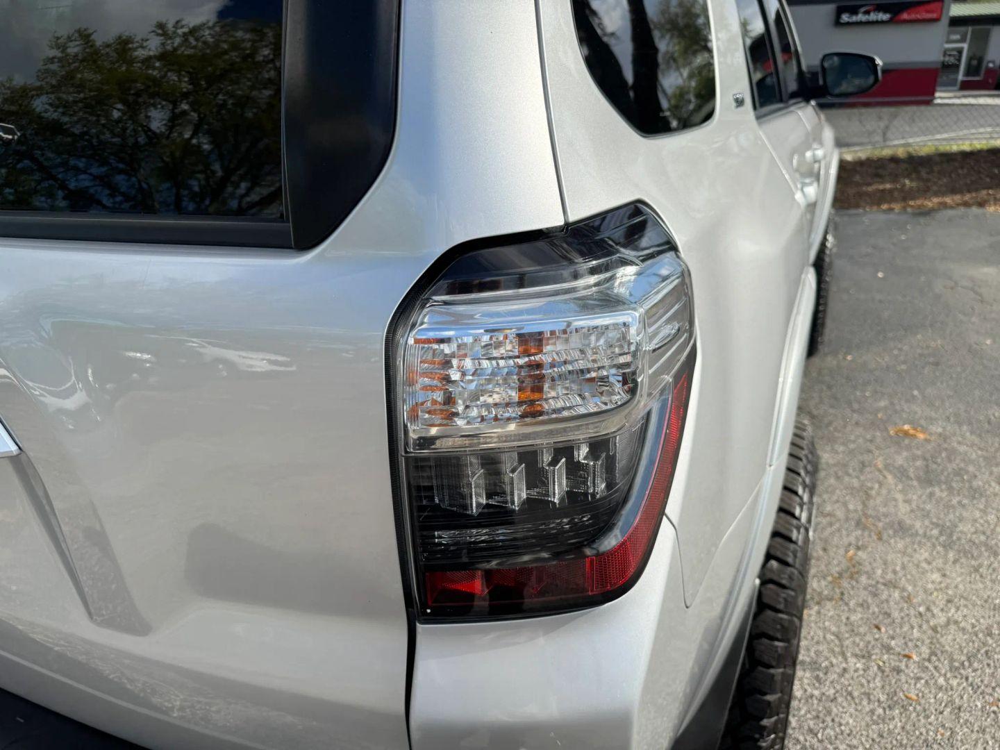 Toyota 4Runner Sr5 Sport Utility 4D - Thumbnail 17