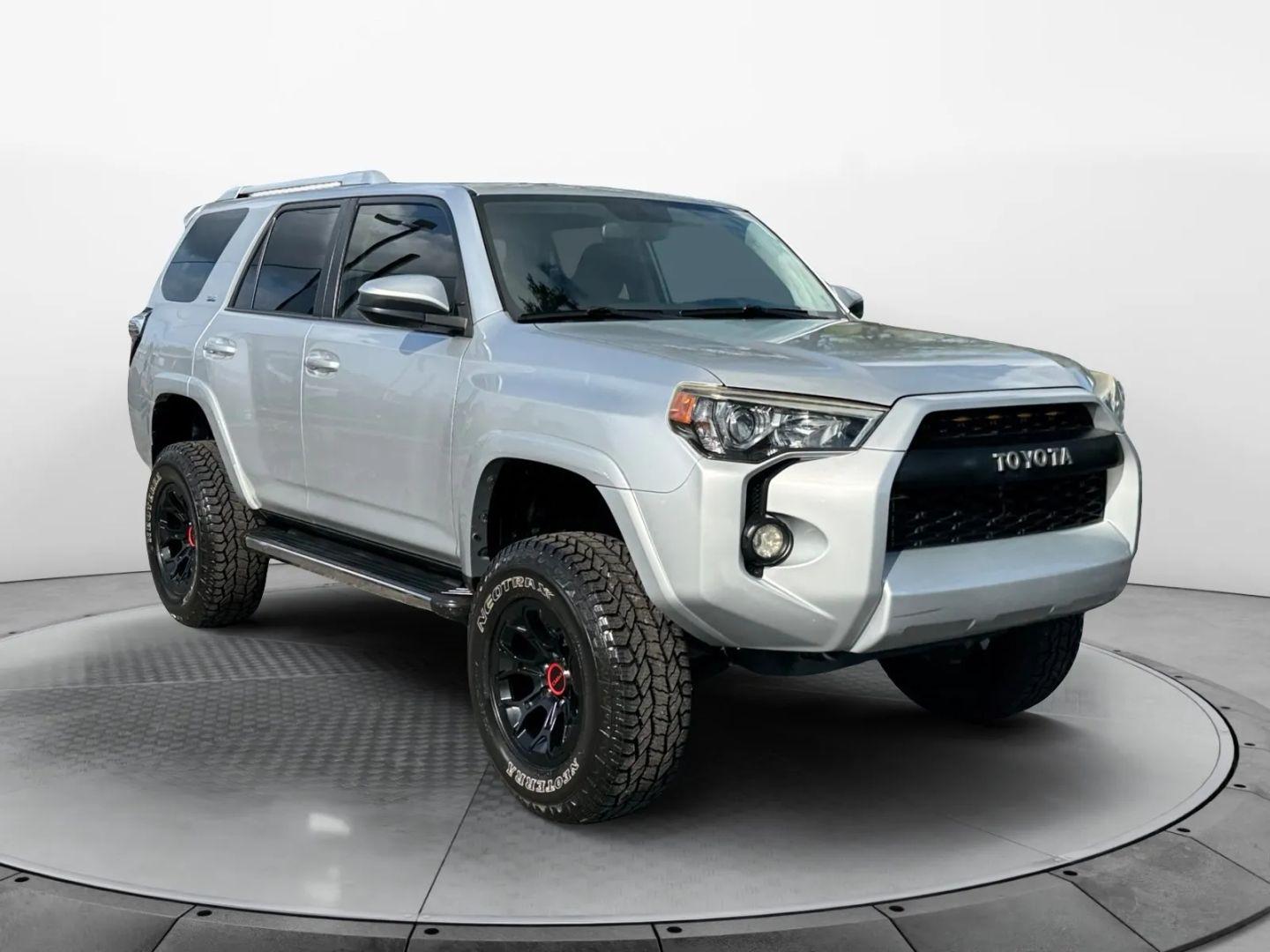 Toyota 4Runner Sr5 Sport Utility 4D - Thumbnail 3