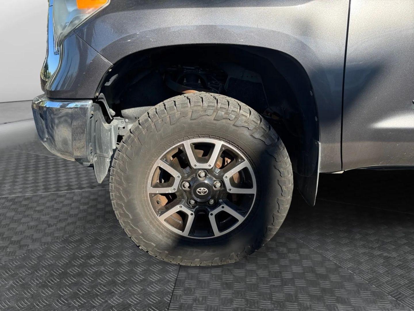 Toyota Tundra Double Cab Sr5 Pickup 4D 6 1/2 Ft - Thumbnail 14