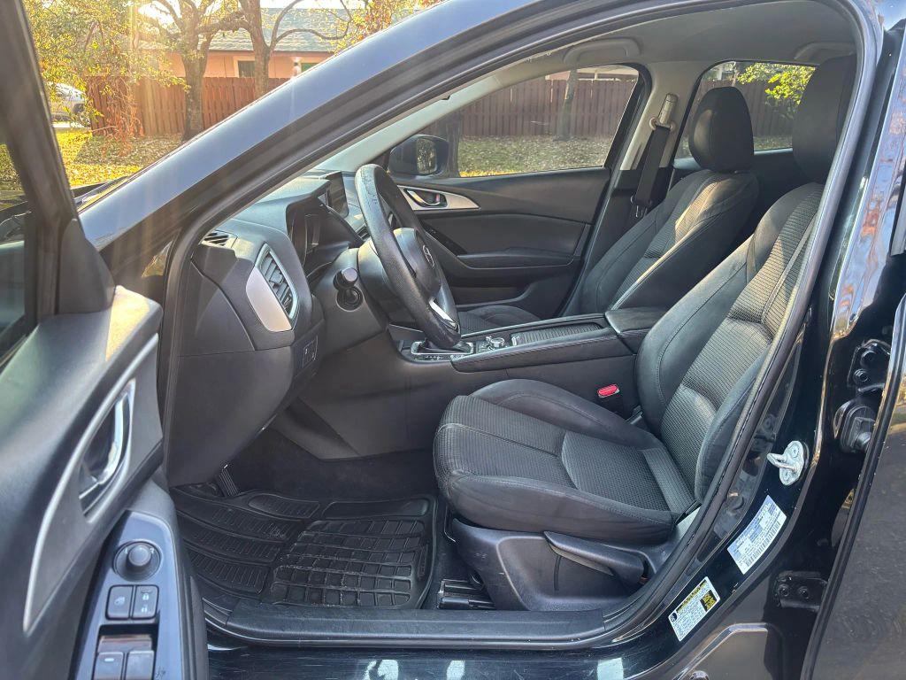 Mazda Mazda3 - Thumbnail 11