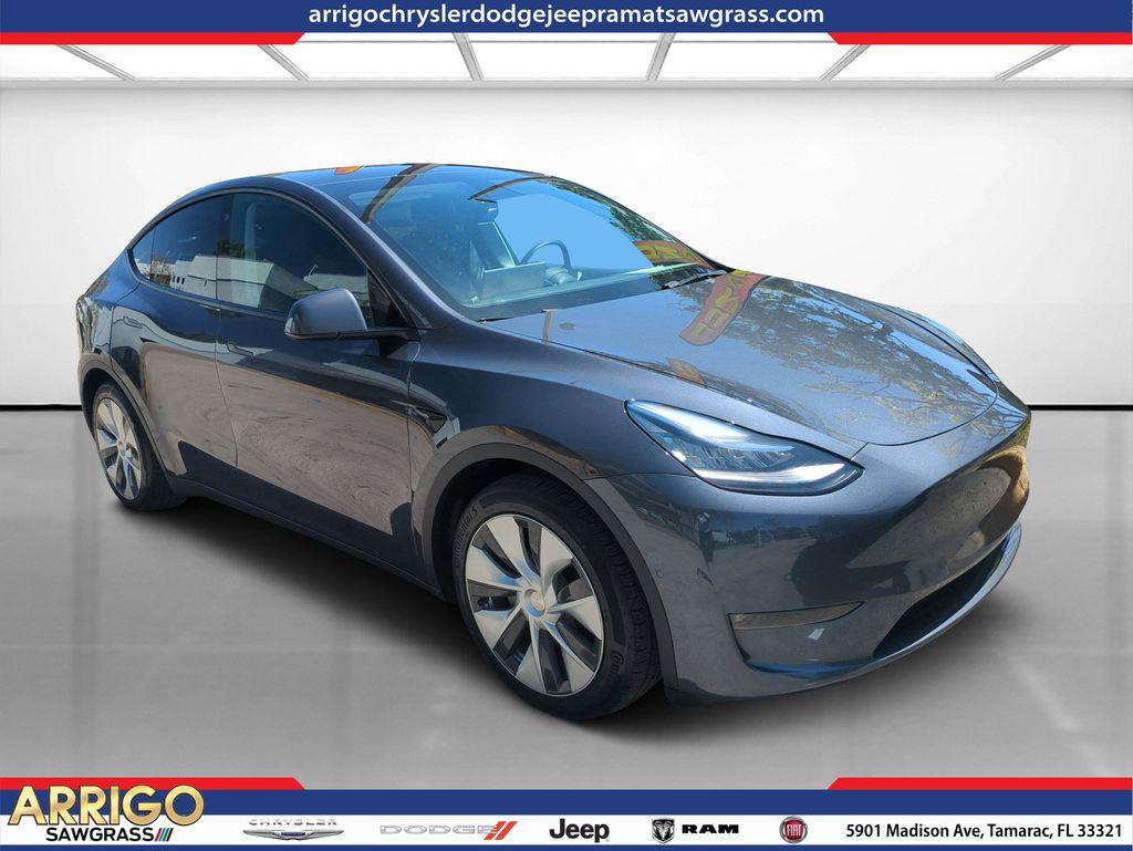 Tesla Model Y - View 1