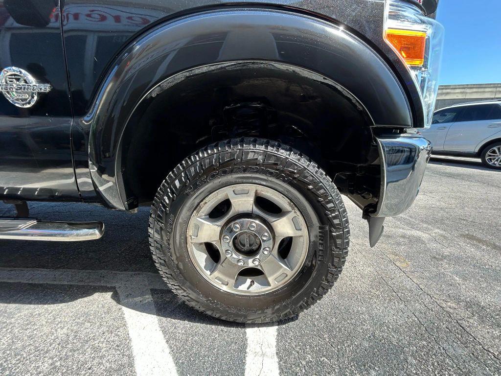 Ford F350 Super Duty Crew Cab - Thumbnail 2