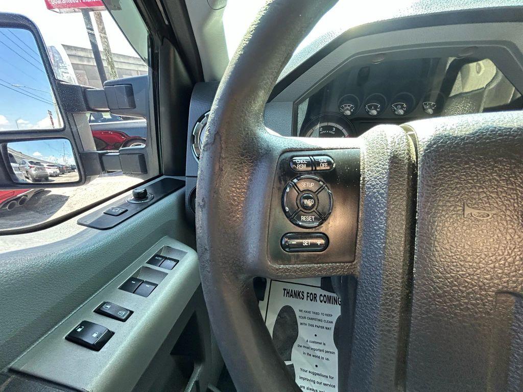Ford F350 Super Duty Crew Cab - Thumbnail 15