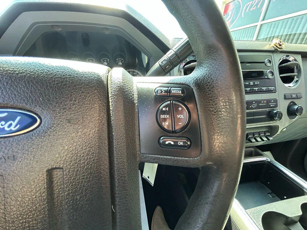 Ford F350 Super Duty Crew Cab - Thumbnail 16